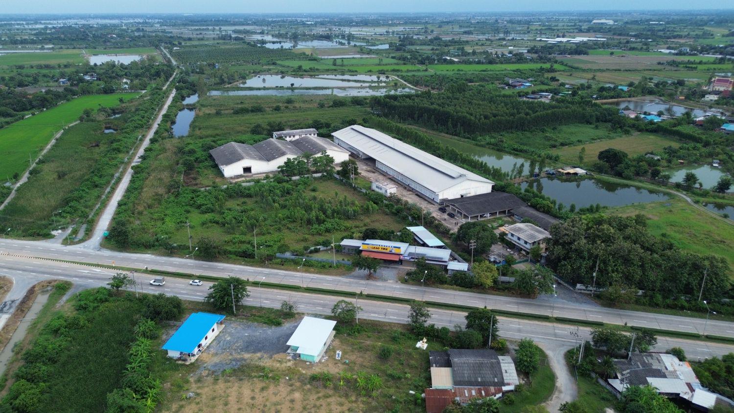 ขายโกดัง 17 ไร่ สุพรรณบุรี พื้นที่ใช้สอย 7,200 ตร.ม. รถเทรลเลอร์เข้าได้ พร้อมใช้งาน ราคา 80 ล้านบาท