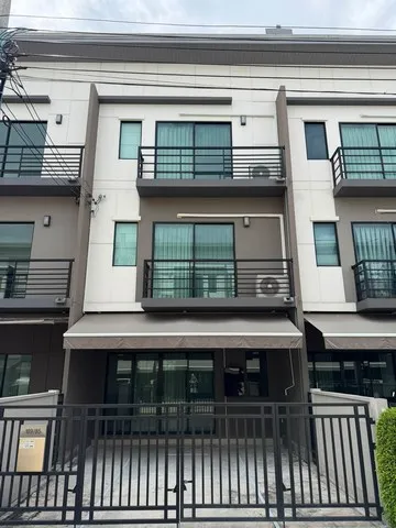 ขาย–ให้เช่า ทาวน์โฮม 3 ชั้น บ้านกลางเมือง พหลฯ–รามอินทรา | บ้านสภาพใหม่ ติดถนนเทพรักษ์ ใกล้ BTS สายหยุด เดินทางเข้าเมืองสะดวก