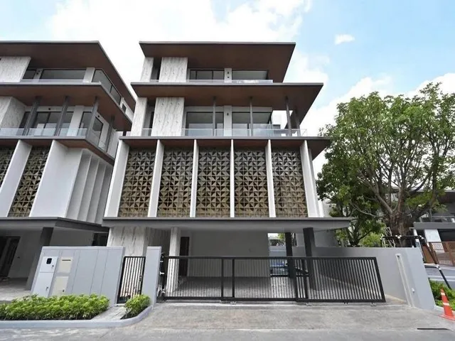 ขายบ้านเดี่ยวหรู 3.5 ชั้น 423 ตรม. อาร์เทล อโศก-พระราม 9 Artale Asoke - Rama 9 ขายด่วน บ้านตัวอย่างจากโครงการ