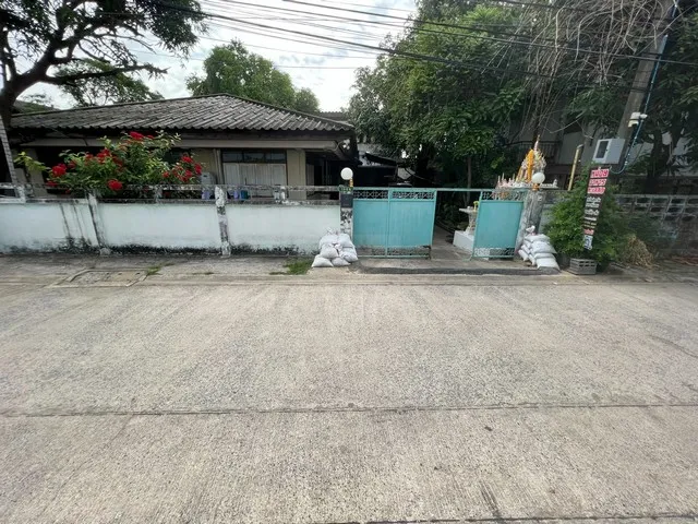 T26-787 ขาย ที่ดิน ที่ดินพร้อมสิ่งปลูกสร้าง ซอยวชิรธรรมสาธิต 38 142 ตารางวา ใกล้กับ ใกล้ BTS อุดมสุข และ BTS ปุณณวิถี เพียง 5 นาที กรุงเทพ