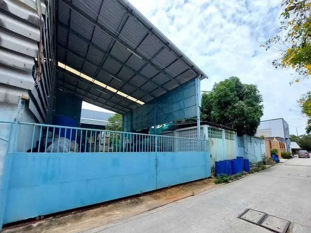 ขายที่ดินพร้อมโกดัง+บ้านพัก 368.5 ตรว. เทพารักษ์ กม.8 ซอยมังกร สมุทรปราการ พร้อมใบ รง.4