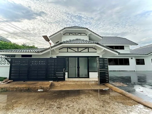 T26-1109 ให้เช่า บ้าน บ้านเดี่ยวหลังใหญ่ 96 ตรว. ซอยนวมินทร์ 81 ห้องนอน 8 ห้อง ห้องน้ำ 3 ห้อง ชั้นทั้งหมด 2 ชั้น 96 ตารางวา