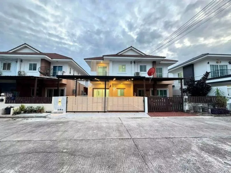 บ้านแฝดรีโนเวทใหม่ ศรีนครินทร์-นาพร้าว ศรีราชา 4 นอน TP-H2608