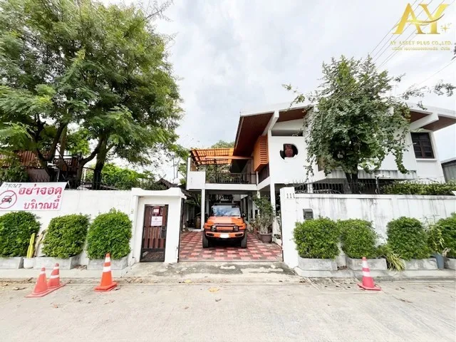 บ้านเดี่ยวทำเลทองผืนใหญ่ ใจกลางรัชดา-พหลโยธิน 32 (เสนานิคม 1)  บนเนื้อที่กว้างขวางถึง 156 ตารางวา ราคาเพียง 18.5 ล้านบาท