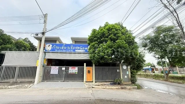 ลดราคาด่วน บ้านแฝด บ้านชานไม้ เดอะทาวน์ คลองหลวง 2 หลังมุม ทำเลดี
