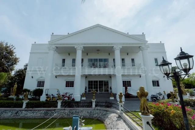 ลดราคา บ้านเดี่ยว คฤหาสน์หรู 3-3-8.4 ไร่ บางละมุง ใกล้โรงเรียนนานาชาติชื่อดัง