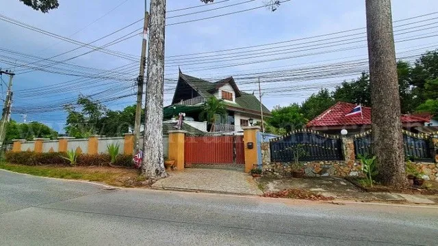 บ้านเดี่ยว 3 ชั้น ซอยเทพนิมิตร บางละมุง เหมาะสำหรับที่พักอาศัย หรือลงทุนปล่อยเช่า ราคาถูกมาก