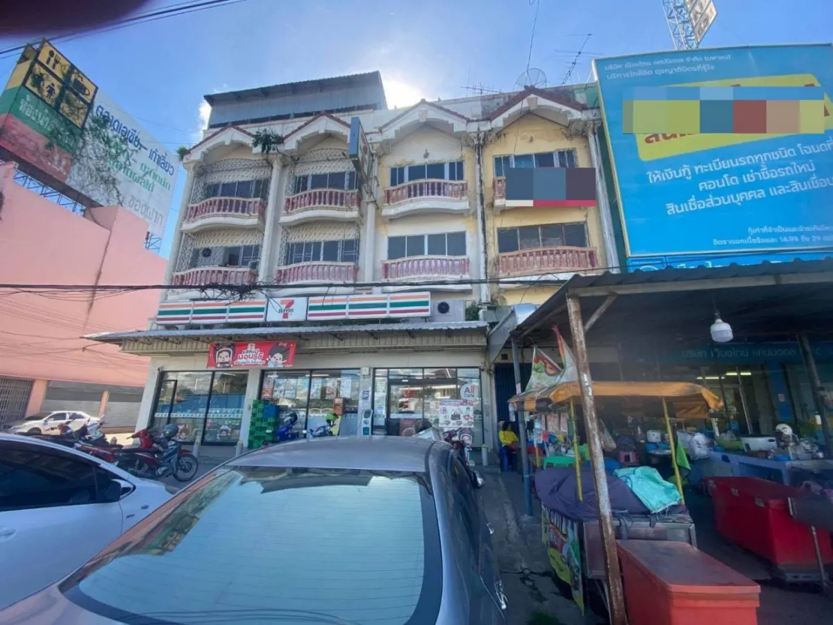 อาคารพาณิชย์ ใกล้ ตลาดสดเอเชีย-เก้าเลี้ยว ติดถนน ต. หนองเต่า อ. เก้าเลี้ยว จ. นครสวรรค์ ใ