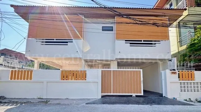 ลดราคา บ้านเดี่ยว ลาดพร้าว 80 (ซอยจันทิมา) บ้านรีโนเวทใหม่ทั้งหลัง