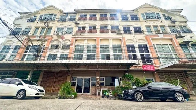 ลดราคา อาคารพาณิชย์ 4.5 ชั้น 2 คูหาตีทะลุ โครงการคาซ่ายูเรก้า - เพชรเกษม 63/4