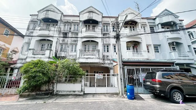 จองด่วน ทาวน์เฮ้าส์ 3 ชั้น ซอยพิบูลสงคราม 22 (วัดกำแพง 14) นนทบุรี ราคาถูก