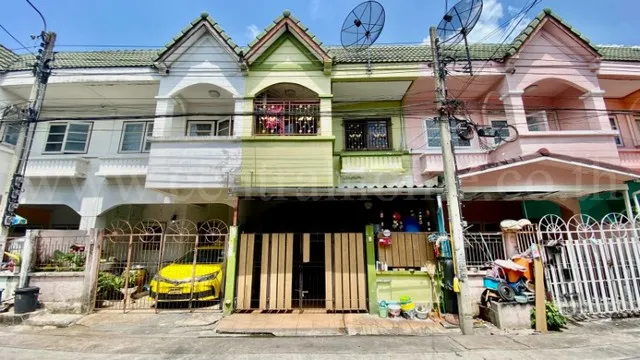 ราคาพิเศษ ทาวน์เฮ้าส์ หมู่บ้านบัวทองธานี ติดถนนกาญจนาภิเษก เดินทางสะดวก