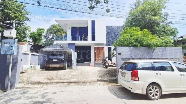 ขายด่วน บ้านเดี่ยว 2 ชั้น บ้านสร้างเอง ซอยอ่อนนุช 22 ทำเลดี ราคาถูก