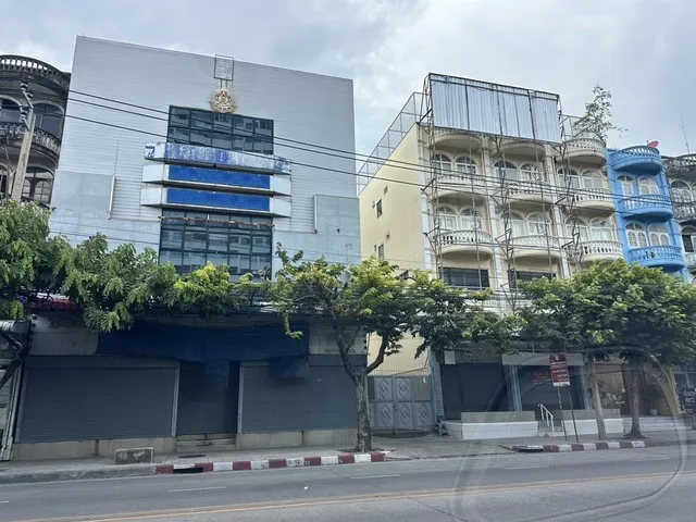 ขายอาคารพาณิชย์ 3 ห้อง ติดถนนอ่อนนุช กรุงเทพฯทำเลดี ติดถนนอ่อนนุช ย่านเศรษฐกิจ เดินทางสะดวก