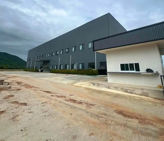 คลังสินค้าพื้นที่สีเหลือง 8000 ตรม ออฟฟิศ 1200 ตรม ไฟฟ้า 3เฟส หม้อแปลง 500 KVA อ.บ่อทอง จ.ชลบุรี
