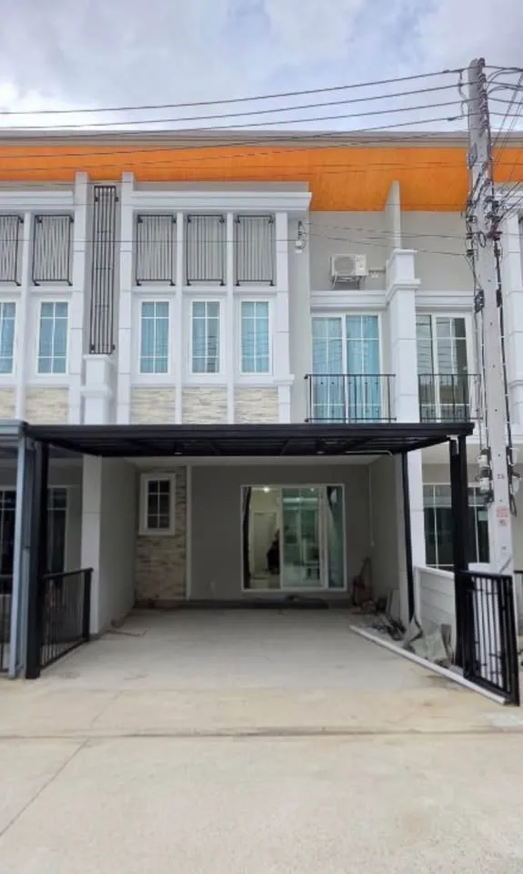 ให้เช่าทาวโฮม ใกล้ฟิวเจอร์พาร์ครังสิต ใกล้ ม.กรุงเทพ, ม.ธรรมศาสตร์ รังสิต ติดถนนวิภาวดี-รังสิต  โกลเด้นทาวน์ วิภาวดี-รังสิต ข้างโรงกษาปณ์