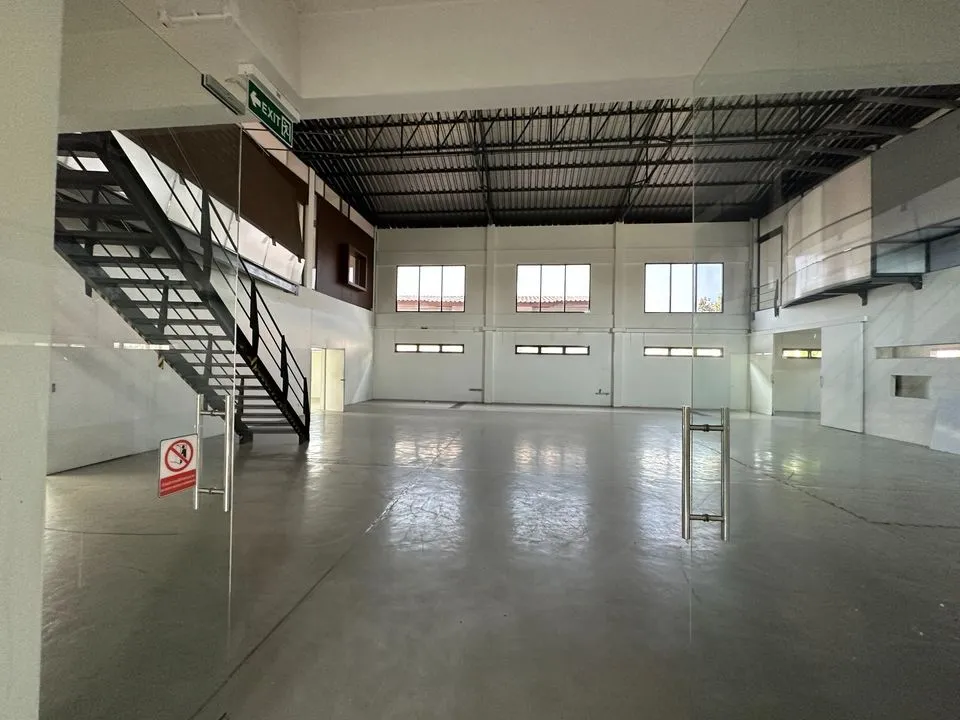 ขายโกดัง พร้อมออฟฟิศสำนักงาน4ชั้นใกล้BTS ปุณณวิถี  ที่จอดรถ 12 คัน ซอยสุขุมวิท 101 