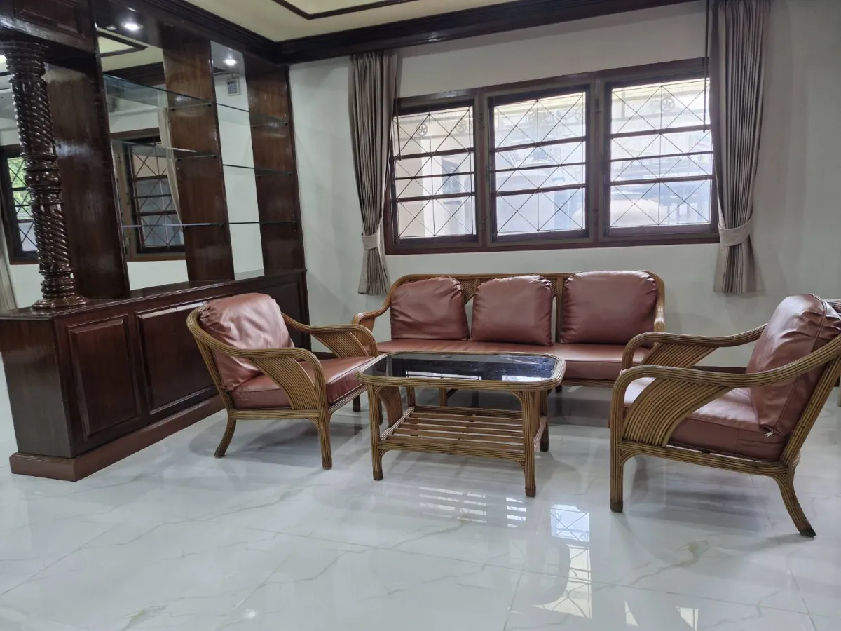 ให้เช่าบ้านเดี่ยว2ชั้น  ใกล้ KIS International School   ใกล้ SISB  ใกล้สถานทูตจีน เกาหลี และตุรกี5ห้องนอน 5ห้องน้ำ ย่านห้วยขวาง ซอย20 มิถุนา
