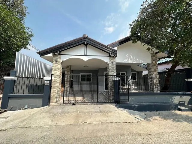 บ้านชั้นเดียว 4 ห้องนอน 2 ห้องน้ำ มบ. เคหะธานี4 ซ.มิสทีน ถนนราษฎร์พัฒนาซอย 5