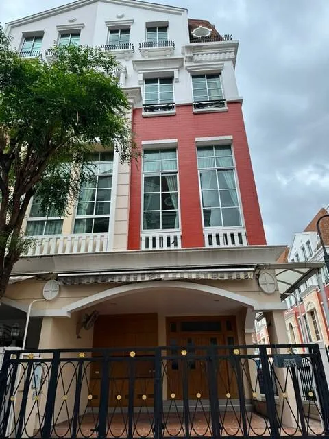 ให้เช่าทาวน์โฮม โครงการ บ้านกลางกรุง สาทร-นราธิวาส Baan Klang Krung Sathorn-Narathiwas เดินทางสะดวก เชื่อมต่อ CBD ใกล้ Central พระราม 3