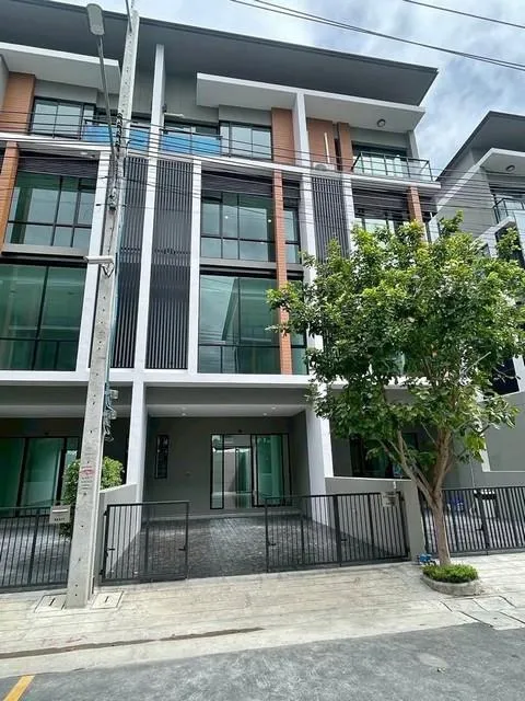 ให้เช่าทาวน์โฮม โครงการ พรีเมี่ยม เพลส มิกซ์ ซอยนวมินทร์ 133 Premium Place Mix ติดถนนนวมินทร์ ใกล้ Festival Walk เกษตร–นวมินทร์