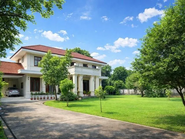 ขายบ้านเดี่ยว 587 ตรว. ถนนเมน ในสนามกอล์ หมู่บ้าน นวธานี ถนนเสรีไทย 59 Navatanee Residence เกษตร นวมินทร์ ใจกลางธรรมชาติ ร่มรื่น