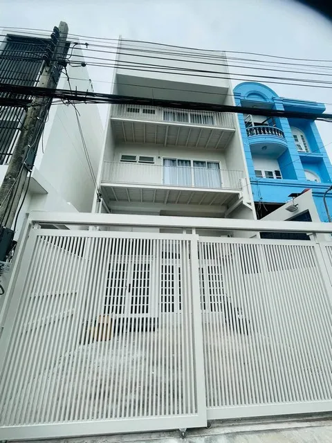 ขายทาวน์โฮม 3 ชั้น เล่นระดับ 4 ห้องนอน ย่านรัชดา สุทธิสารวินิจ ใกล้ MRT สุทธิสาร 750 เมตร