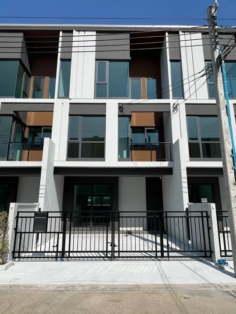 ให้เช่าทาวน์โฮม 3 ชั้น 3 ห้องนอน บ้านกลางเมือง รามคำแหง 174 สเตชั่น บ้านใหม่ พร้อมอยู่ ทำเลทองติดรถไฟฟ้า ใกล้โรงเรียนนานาชาติร่วมฤดี (RIS)