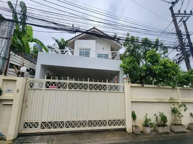 ให้เช่าบ้านเดี่ยว ย่านสุขุมวิท 49 พร้อมพงษ์ ทองหล่อ พร้อมเข้าอยู่ ใกล้ BTS พร้อมพงษ์