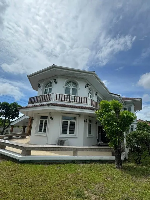 ให้เช่าบ้านเดี่ยวพูลวิลล่าหรู 4 ห้องนอนใหญ่ ซอยสุขุมวิท 107 (แบริ่ง) ใกล้โรงเรียน Bangkok Patana ใกล้ BTS แบริ่ง 