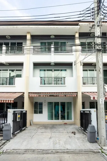 P825 ให้เช่าทาวน์โฮม 3 ชั้น โครงการ บ้านกลางเมือง ลาดพร้าว 71 นาคนิวาส 34 ตกแต่งสวยพร้อมเข้าอยู่