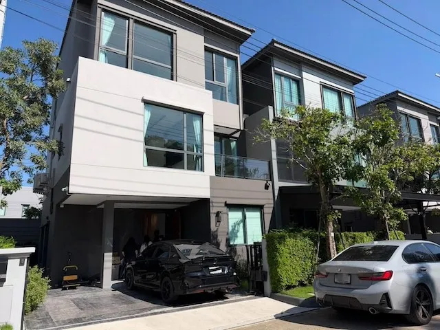 BH4461 ให้เช่าบ้าน 3 ชั้น บ้านกลางเมือง ดิ อิดิชั่น บางนา แต่งสวยพร้อมอยู่ ใกล้ Mega Bangna