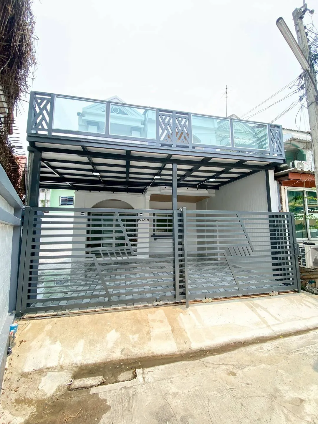 ขายด่วน! ทาวน์เฮาส์ 2 ชั้น แปลงริม หมู่บ้านลภาวัน 1 ใกล้แยกบางพลู-ถนนรัตนาธิเบศร์ เนื้อที่ใหญ่พิเศษ 35 ตร.ว. ฟังก์ชันแน่น 4 นอน
