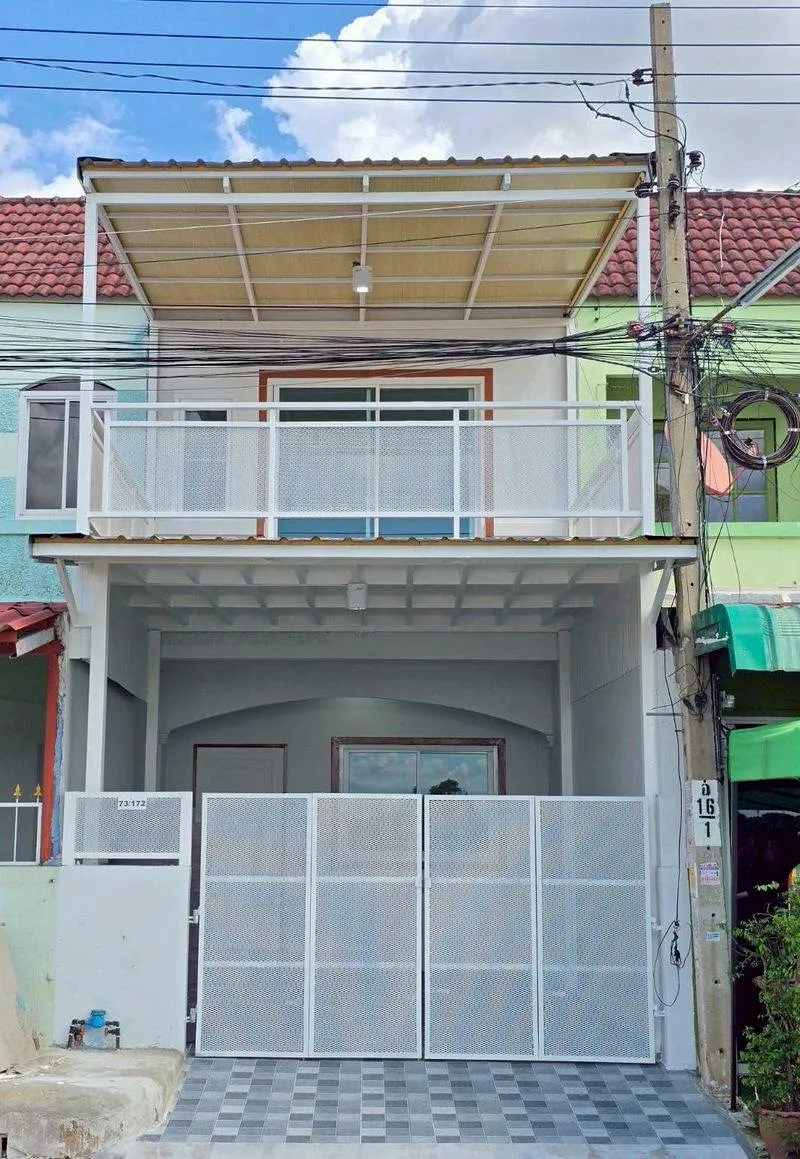 ขายทาวน์เฮาส์ 2 ชั้น ตกแต่งใหม่พร้อมอยู่ ทำเลค้าขาย หมู่บ้านศรีประจักษ์ 4 (บางกรวย-ไทรน้อย)