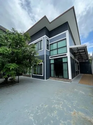 บ้านเดี่ยว 2 ชั้น รีโนเวทใหม่ พร้อมเข้าอยู่ เดินทางสะดวก สุเทพ