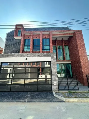 THE BRITT | บ้านพูลวิลล่าหรู 5 ห้องนอน ให้เช่า 90,000 บาท/เดือน | สวนกว้าง | ใกล้โรงเรียนนานาชาติชั้นนำ