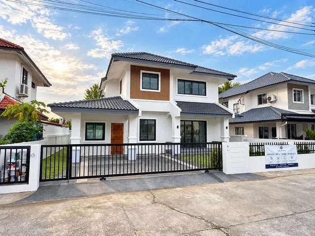 บ้านเดี่ยว 2 ชั้น ยู่ได้ทั้งครอบครัว มีพื้นที่เป็นสัดส่วน ป่าแดด