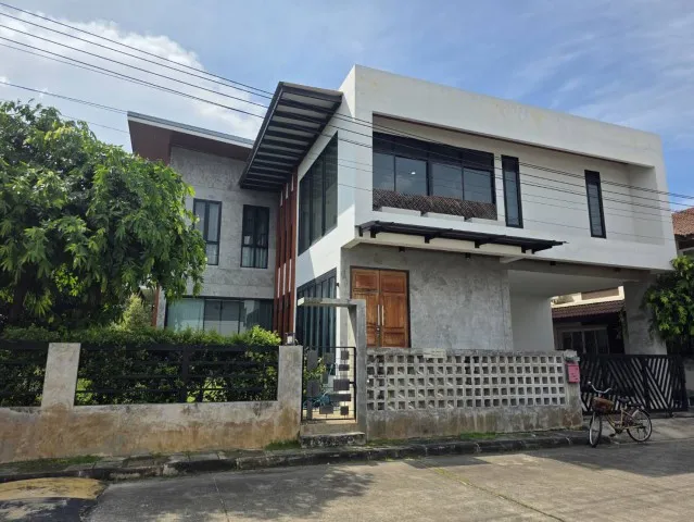 บ้านให้เช่า 28,000 บาท/เดือน #สันผีเสื้อ บ้านกว้างขวาง ใกล้ #NIS International School เหมาะสำหรับครอบครัวและผู้ที่มองหาบ้านเช่าระยะยาว!