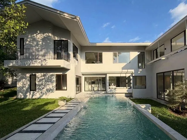 บ้านหรูวิวภูเขา สไตล์ Modern Contemporary พื้นที่ใช้สอยกว้าง แม่ริม