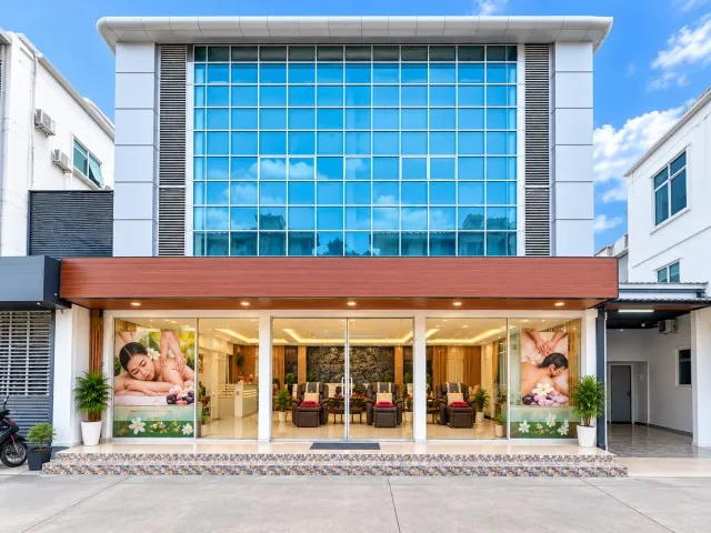 ลาดกระบัง26-34 ร้านนวด 14นอน ลดค่าเช่ากว่า 50%  อาคารให้เช่า 4 ชั้น 3 คูหา สนามบินสุวรรณภูมิ 2.45 กม. 55 ตร.ว. 680 ตร.ม.  ถนนกิ่งแก้ว-