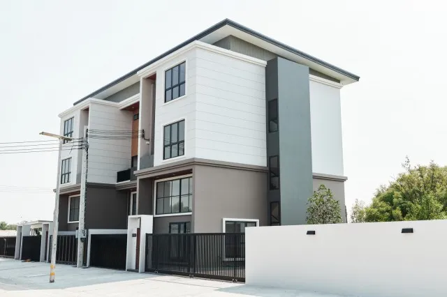 ประชาอุทิศ-บ้านคลองสวน  ครึ่งไร่ 200ตรว.  278.14-402 ตร.ม. เช่าโฮมออฟฟิศพรีเมียมตลาดรวยมาร์เก็ต 500 ม