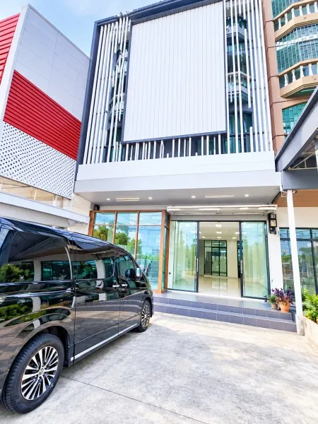 ขนาดเท่ากับตึก4คูหา MRT ศรีแบริ่ง 300 ม. ศรีด่าน ให้เช่า 4.5 ชั้น 12นอน  รร.นานาชาติไทยสิงคโปร์ แม็คโคร ศรีนครินทร์ 456ม.  1,000 ตร.ม.