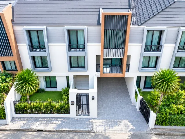แจ้งวัฒนะ  ถูกที่สุดในไทย 4แอร์ โฮมออฟฟิศ 3 ชั้น 3 ห้องนอน 3 ห้องน้ำ ติวานนท์ 220 ตร.ม.  55 ตร.ว ใกล้รถไฟฟ้าสถานีเมืองทองธานี IMPACT