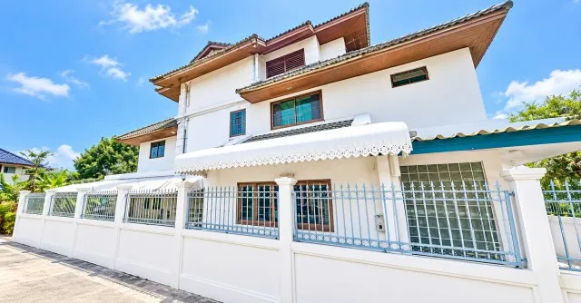 รัชดา18 MRT สุทธิสาร 700 ม.ให้เช่าบ้านเดี่ยว 3 ชั้น 100ตร.วา. 450ตร.ม.ซอย 20 มิถุนา ห้วยขวาง 4 นอน 4 น้ำ