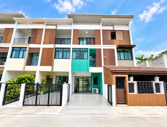 เพชรเกษม 69 ใกล้ Victoria Garden 500 ม. และ Big C เพชรเกษม 800 ม.ทาวน์โฮม 3 ห้องนอน 3 ห้องน้ำ