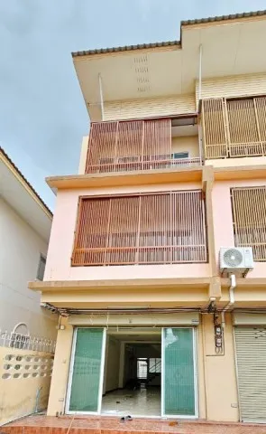 260922uaukner ให้เช่า ทาวน์เฮ้าส์ ศรีด่าน 18-24 180 ตร.ม. ใกล้รร.คลองสำโรง 600 ม.37.5 ตร.ว. MRT ศรีด่าน 1.29กม. ทาวน์โฮม 2-3นอน 3น้ำ จอดรถ