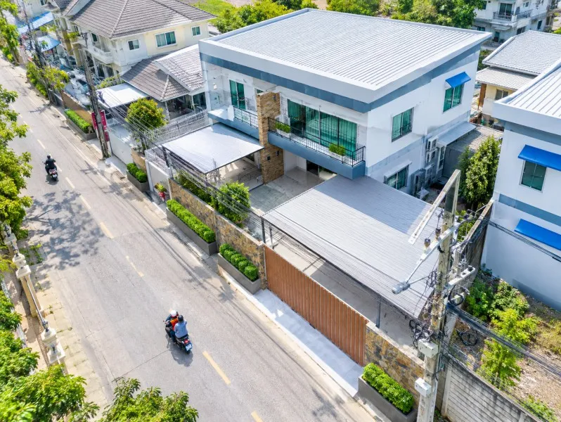 260928skoken ให้เช่า สำนักงาน จอดรถได้ 30–40คัน ให้เช่า 200 ตร.ว. พร้อมสำนักงาน 1,000 ตร.ม. ห้องประชุม และโกดัง 2 ชั้น ติดถนนโพธิ์แก้ว