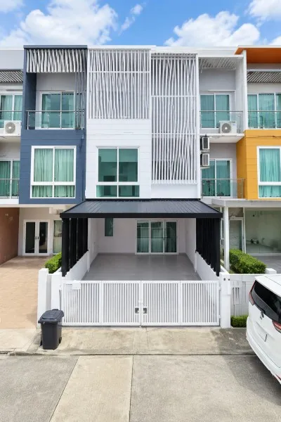 260930sodknt ให้เช่า ทาวน์เฮ้าส์ รามอินทรา 70-76 ทาวน์โฮม 3 ชั้น 3นอน แม็คโคร รามอินทรา 150ม.  MRTนพรัตน 100ม.  3 น้ำ ใกล้ตลาดสวนสยาม 600 ม