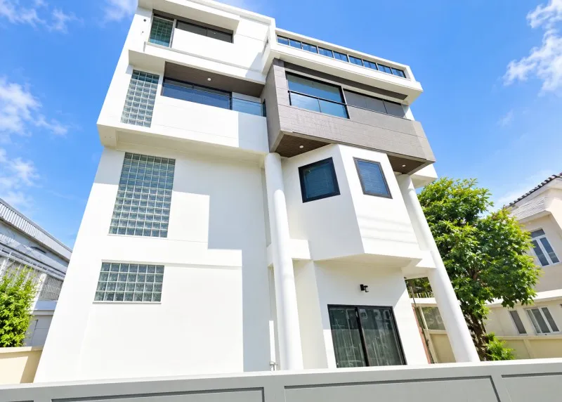 261004visdon ให้เช่า บ้าน จอดรถได้ 5 คัน เลี้ยงสัตว์ได้ ให้เช่าบ้านเดี่ยวหรู 4ชั้น 4นอน สุขุมวิท85-95 BTSอ่อนนุช 800ม. 84998 บาทต่อเดือน