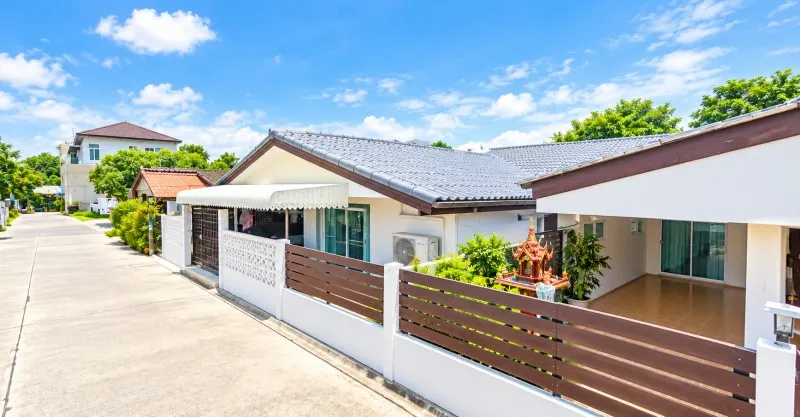 261020trarwak ให้เช่า บ้าน บางนา-ตราด49-55 เปิดซิง!  บ้านใหม่  แอร์ใหม่ 3ตัว  50 ตรว. 200 ตรม. จอดรถ3คัน สนามบินสุวรรณภูมิ ชั้นทั้งหมด 1